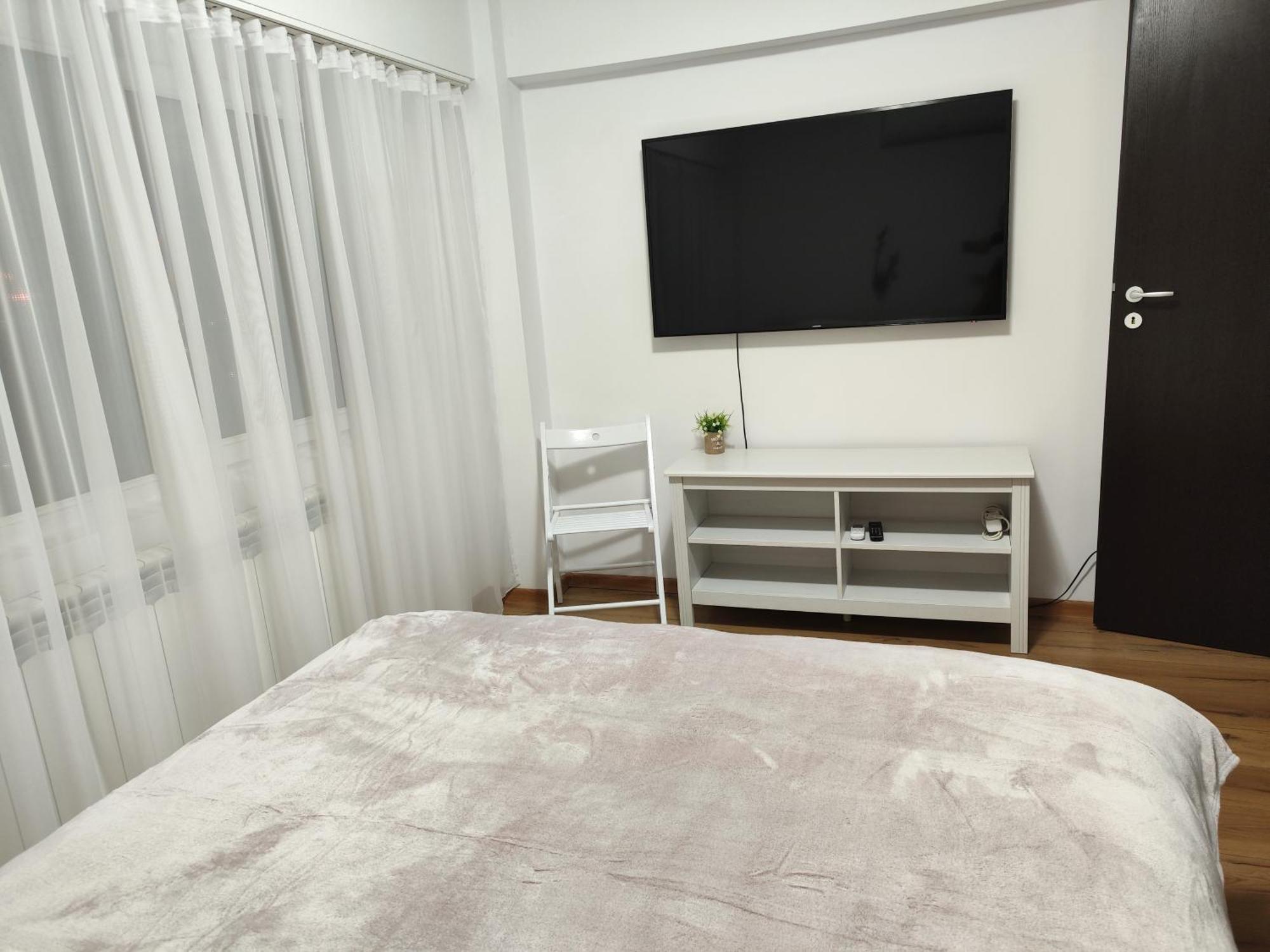 Platinum Apartment - Apartament Cu 3 Camere, 2 Dormitoare, 2 Bai, Bucatarie Complet Utilata, 2 Balcoane Bukarest Eksteriør billede