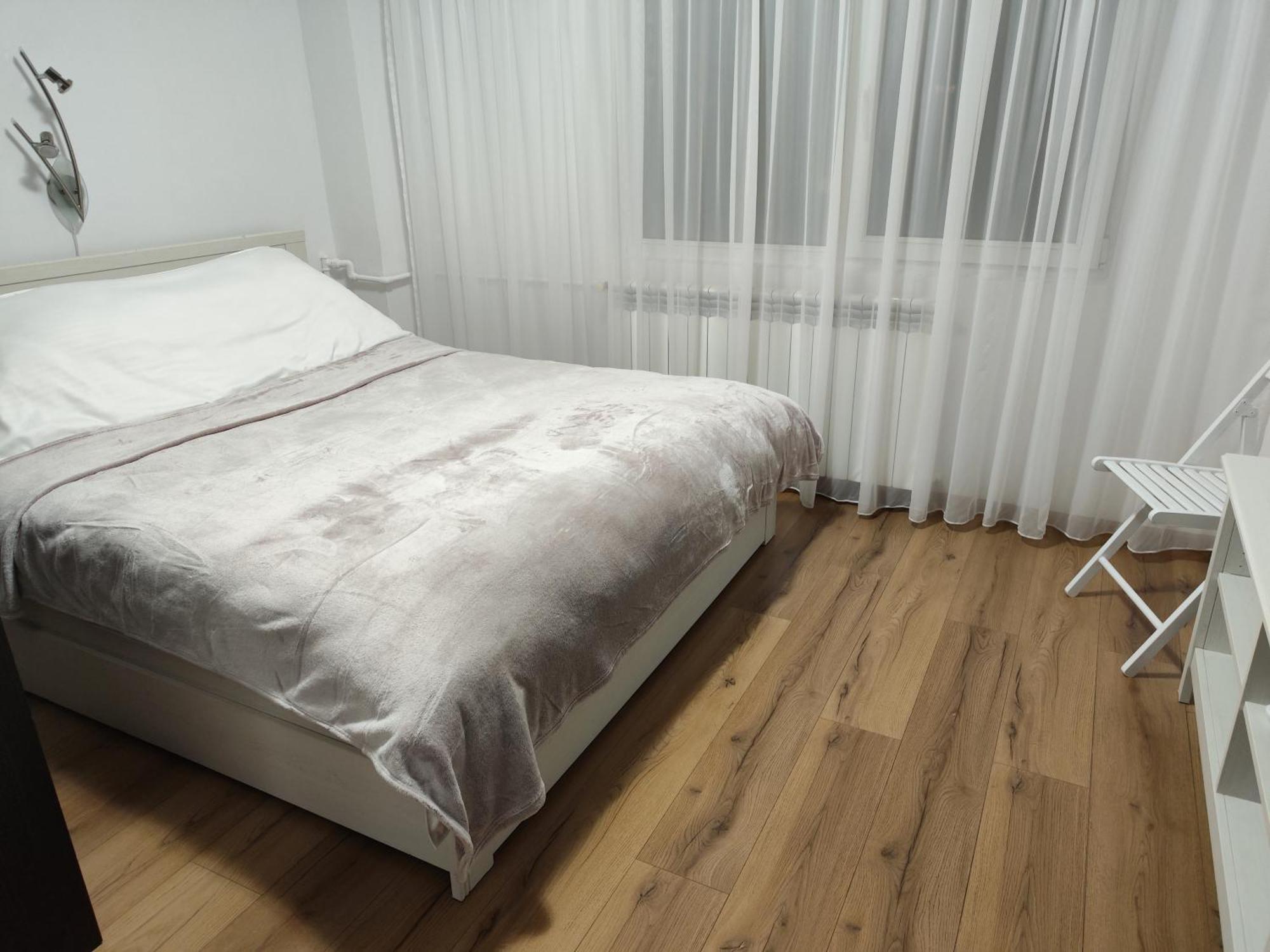 Platinum Apartment - Apartament Cu 3 Camere, 2 Dormitoare, 2 Bai, Bucatarie Complet Utilata, 2 Balcoane Bukarest Eksteriør billede